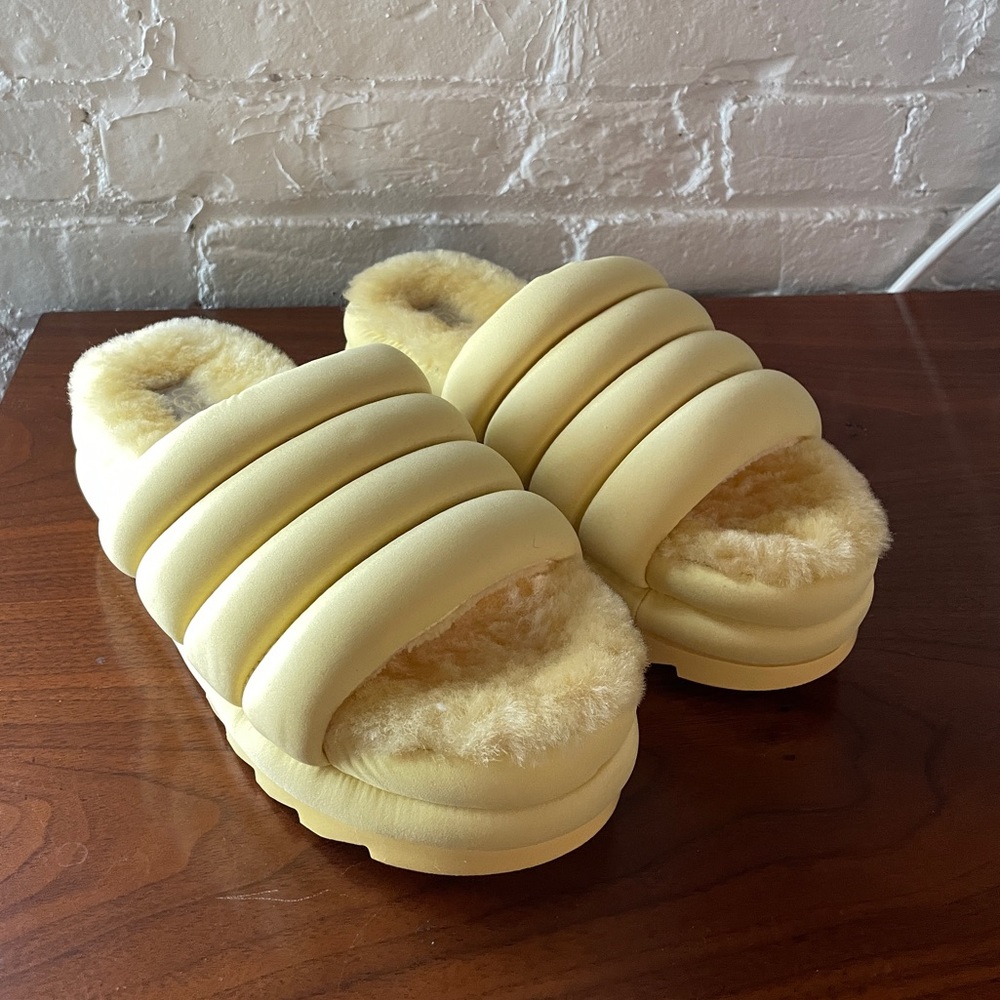 New UGG Maxi Slide in Banana Yellow